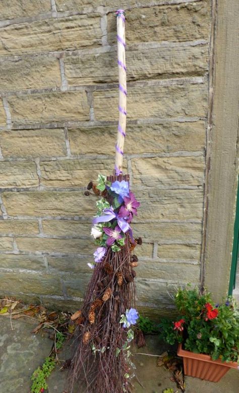 The wedding broom is popular amongst both the Celtic diaspora and the African diaspora. They are also very common in Pagan handfastings. How To Make A Broomstick, Celtic Party Ideas, How To Make A Broom, Wedding Broom Ideas, Wiccan Wedding, Wedding Broom, Witch Wedding, Pagan Wedding, Pagan Crafts