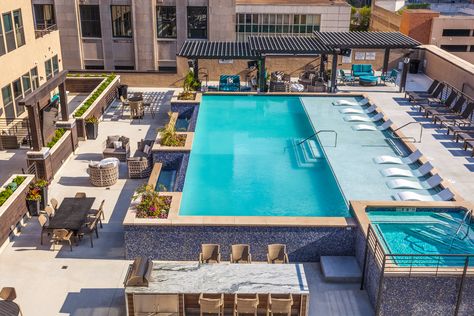 Power & Light Apartments in Kansas City, Missouri designed by NSPJ Architects and Landscape Architects. Luxury Apartment Pool, Apartments Luxury, Hotel Landscape, Apartment Pool, Downtown Kansas City, Best Apartments, Pool Landscape Design, Hotel Plan, Downtown Apartment