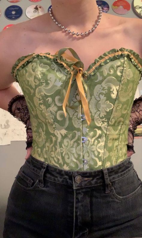 Corset Verde, Coquette And Grunge, Court Outfit, Hello Kitty Phone, Corset Outfits, Hello Kitty Phone Case, Green Corset, Corset Outfit, Pastel Goth Fashion