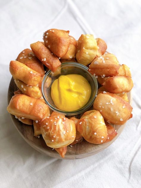 Soft Pretzels Made From Pizza Dough, Soft Pretzel Recipe Easy Pizza Dough, Pizza Dough Dessert Recipes Sweets, Pilsbury Pizza Dough Ideas, Pizza Dough Pretzel Bites, Pizza Dough Pretzels, Pizza Dough Uses, Early Breakfast, Pretzel Bites Recipes