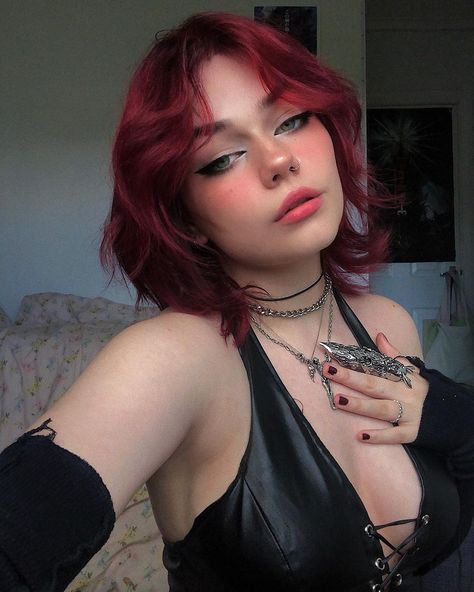 Punk Japanese, 2000s Y2k Aesthetic, Y2k Aesthetic Grunge, Red Hair With Bangs, Queer Hair, Japanese 2000s, Black Cherry Hair, E Girl Makeup, Egirl Makeup