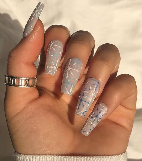 100+ Gorgeous Winter Nail Designs and Ideas of 2023 - Rose idea Crown Tattoos, Nail Christmas, Nails Xmas, Snowflake Nail Design, Black Gold Nails, Xmas Nail, Nails Holiday, Silver Nail Art, Holo Nails