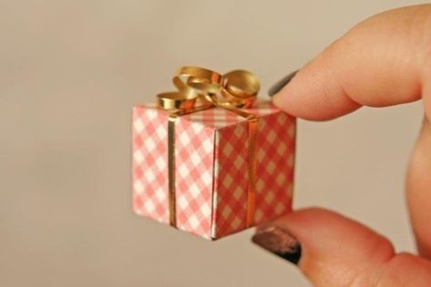 Fun printables you can modify to promote yourself. Tiny Adorable Gift Boxes | 42 Amazingly Fun And Useful Things You Print For Free. From buzzfeed http://www.buzzfeed.com/jessicaprobus/amazingly-fun-and-useful-things-you-print-for-free Diy Study Table, Boxes For Gifts, Big Gift Boxes, Printable Box, Tiny Gifts, Box Patterns, Paper Gift Box, Diy Gift Box, Box Template