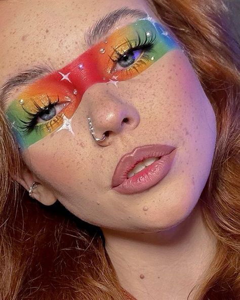 Full Face Colorful Makeup, Extra Makeup Ideas, Rainbow Makeup Tutorial, Make Up Looks Crazy, Colourful Makeup Ideas, Carnival Makeup Ideas Easy, Makeup Ideas Colorful Creative, Colorful Make Up, Makeup Ideas Rainbow