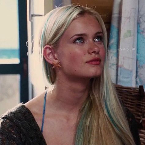 It’s 2020 and I’m still obsessed with Aqua’s hair 🧜🏼‍♀️💙 Who’s hair or hairstyle from a movie or show are you still obsessed with? • Follow… Aquamarine Movie, Sara Paxton, H2o Mermaids, Mermaid Aesthetic, Girl Movies, Mermaid Life, Malibu Barbie, Mia 3, The Best Films