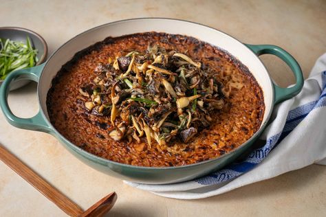 Momofuku Recipes, Beech Mushrooms, Mushroom Broth, Mushroom Rice, Savory Dinner, Crispy Rice, Spicy Noodles, Roasted Mushrooms, Asian Inspiration