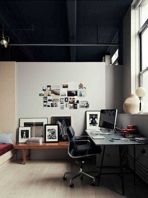 For Your Inspiration: 19 Home Offices We Love, Remote Work Edition - Remodelista Brooklyn Loft Apartment, Photographers Office, Classy Farmhouse, Interior Kantor, Minimal Interior Design, Ideas Hogar, Workspace Design, Loft Apartment, Minimalism Interior