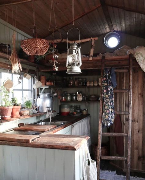 Off Grid Life Aesthetic, Rustic Tiny Kitchen, Offgrid Home Cabin, Off Grid Cabin Ideas, Garden Cabin Interior, Off Grid Cabin Interior, One Room Cabin Interior, Rustic Tiny House Interior, Off The Grid Homes