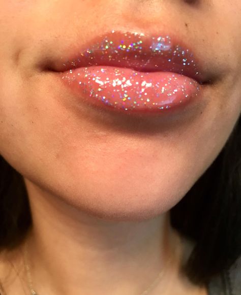 Clear Lip Gloss On Lips, Lip Gloss With Glitter, Sparkly Pink Lip Gloss, Frosted Lip Gloss 2000s, Glitter Gloss Lips, Glitter Lip Gloss Aesthetic, Silver Lip Gloss, Lip Gloss Looks, Glittery Lip Gloss