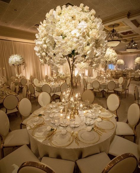 White Wedding Decorations, Dream Wedding Decorations, Luxury Wedding Decor, Wedding Design Decoration, Dream Wedding Venues, Venue Decorations, Wedding Venue Decorations, Wedding Scene, Dream Wedding Ideas Dresses