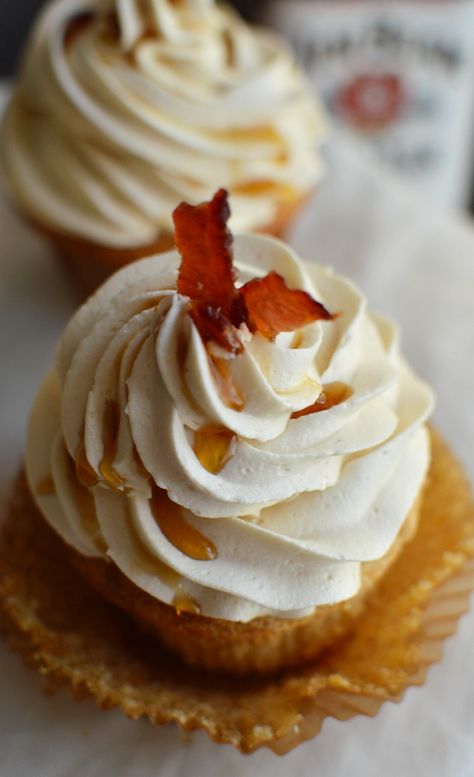 Bourbon Cupcake Recipe with Maple Buttercream and Bourbon Maple Glazed Bacon - Game Day Dessert for Men - wonkywonderful.com Bacon Cupcakes Recipe, Maple Glazed Bacon, Boozy Cupcakes Recipes, Bourbon Cupcakes, Maple Cupcakes, Maple Desserts, Movie Recipes, Maple Bacon Cupcakes, Bacon Desserts