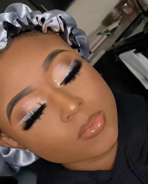 Maquillage Yeux Cut Crease, Birthday Makeup Looks, Face Beat Makeup, Glitter Makeup Looks, Prom Eye Makeup, Makeup For Black Skin, Brown Skin Makeup, Makeup Lashes, Glam Makeup Look