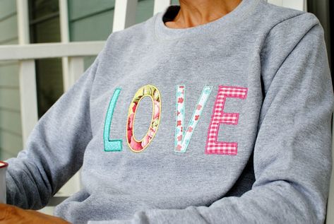 Appliqué Letter Sweatshirt, Valentine Sweatshirt Ideas, Felt Applique Sweatshirt, Diy Mom Sweatshirt, Diy Reverse Applique, Sweatshirt Fabric Projects, Mama Applique Sweatshirt Diy, Iron On Fabric Applique Diy, Decorated Sweatshirts Ideas