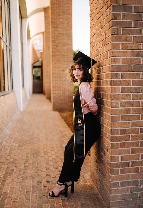 Valedictorian Photoshoot, Portrait Graduation Photography, Graduation Pictures Without Cap, Graduation Photoshoot Poses Ideas, Jersey Graduation Pictures, College Graduation Pictures Poses Photo Shoots Cap And Gown, Graduation Pic Inspiration, Ttu Graduation Pictures, Female Cap And Gown Pictures