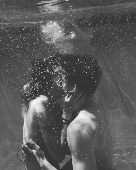 Parejas Goals Tumblr, Bonnie Und Clyde, Image Couple, I Need You Love, Under The Water, The Love Club, Under Water, Photo Couple, Underwater Photography