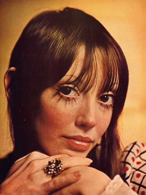 13 Pictures That Prove Shelley Duvall Was A Fashion Queen Modern Vintage Makeup, 60s Portrait Photography, Faces Looking Up, Anguished Face, Shelly Duval, Shelly Duvall, 60s Photoshoot, 1960s Makeup, Witchy Fall