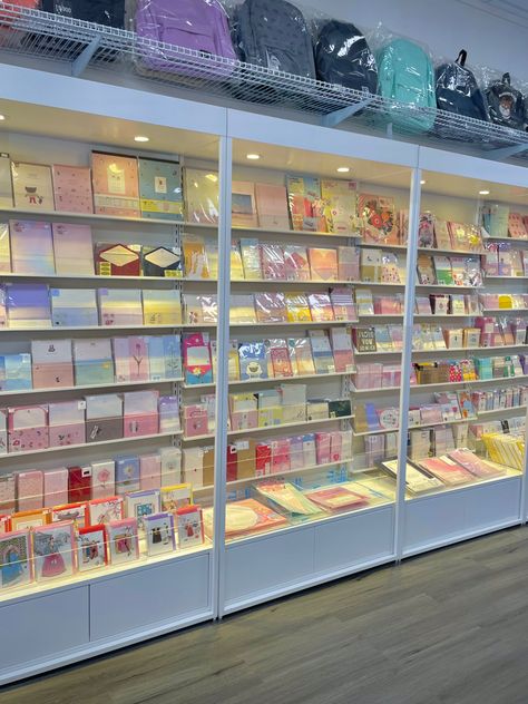 Ktown Stationary Interior Design, Stationery Business Aesthetic, Stationary Shop Design, Stationary Store Design, Stationary Shop Interior, Stationery Store Design Ideas, Pink Stationary Aesthetic, Business Office Interior Design, Pink Stationary