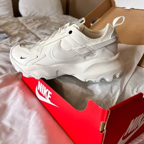 White NIKE TC 7900 Aesthetic On Cloud Shoes, Nike Tc7900 Outfit Women, Nike Tc 7900 Outfit, Chunky Nike Sneakers, Nike Tc7900, Nike White Sneakers, New Balance Shoe, Shoe Aesthetic, Athleisure Chic