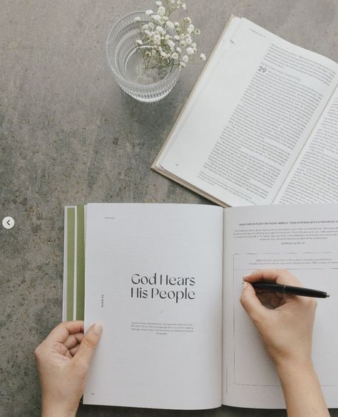 Journal Product Photography, Product Photography Book, Journal Photoshoot, Book Product Photography, Journal Flatlay, Journal Photography, She Reads Truth, Mindfulness Books, Crow Books