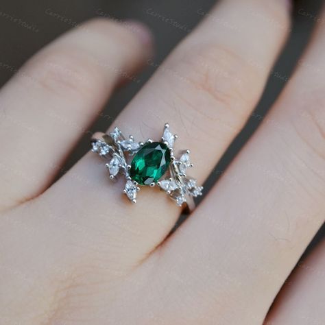 Beautiful Natural Inspired emerald ring, elegant engagment ring, unique anniversary gift. Material: 925 sterling silver, plated with white gold. Main Stone: Lab Created Emerald Measurement: 5*7 mm Cut: OvalCut Side Stone: CZ Band Width: Approximately 1.7 mm CS0394 Custom order accepted, if need different stone or material, just feel free to contact.:) Home page: https://www.etsy.com/shop/CarrieStudio?ref=seller-platform-mcnav Emerald Rings Unique, Ring Designs Green Stone, Engagement Rings With Emeralds Side Stones, Simple Green Ring, White Gold And Emerald Ring, Emerald Crystal Ring, Emerald Fairy Ring, Emerald Engagement Ring With Silver Band, Wedding Rings Green Emerald