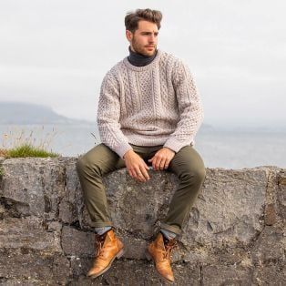 Aran Dress, Movie Knives, Aran Sweater Cardigan, Fisherman Knit Sweater, Code Secret, Sweater Outfits Men, Irish Sweater, Irish Fashion, Mens Fashion Sweaters