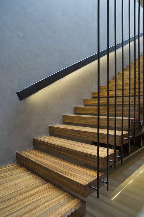 Floating Staircase Ideas, Country Office, Stair Well, Staircase Design Modern, Staircase Railing Design, Boy Rooms, Staircase Ideas, House Simple, Stair Railing Design