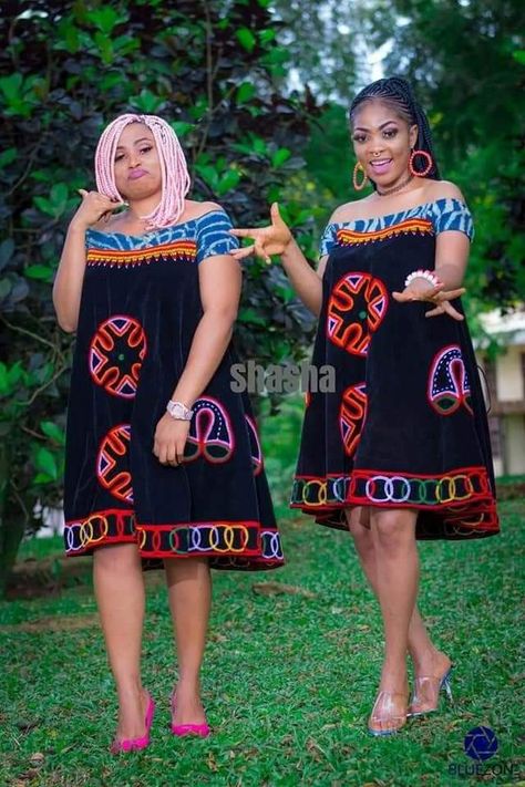 Modern African Print Dresses, Traditional Wedding Outfits, African Traditional Wear, African Dresses Modern, Short Dress Styles, Afrikaanse Mode, African Fashion Traditional, African Clothing For Men, African Shirts