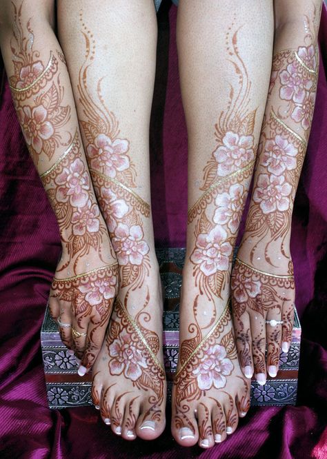 White Henna Tattoo, Henna Ink, Tattoos Henna, Henna Inspo, Henna Color, Henna Hand, Foot Henna, Henna Tattoo Hand, Henna Brows