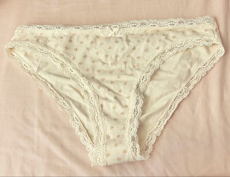 Neat Casual Outfits, Pretty Bras, Cute Bras, Pretty Lingerie, Dream Clothes, Lingerie Collection, Brandy Melville, Floral Lace, Brandy