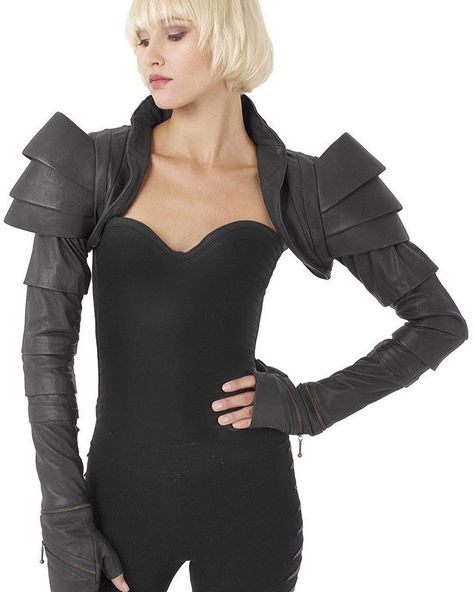 The @gelarehdesigns Paladin Sleeve is back by popular demand. Exquisite design and construction this piece is a must for anyones closet. Shoulder Piece, Origami Fashion, Fest Outfits, Cyberpunk Fashion, Futuristic Fashion, Mode Masculine, Future Fashion, Dieselpunk, Satin Silk