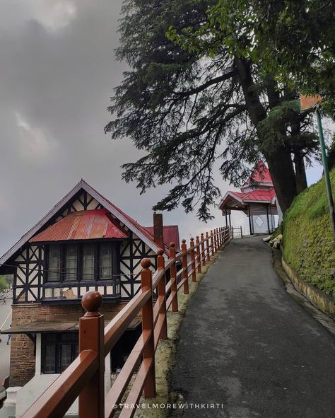 Shimla Houses, Indian Rain Aesthetic, Shimla Photography, Nature Snapchat, Indian Room Decor, Mountains Aesthetic, Shillong, Motorcycle Aesthetic, Mussoorie