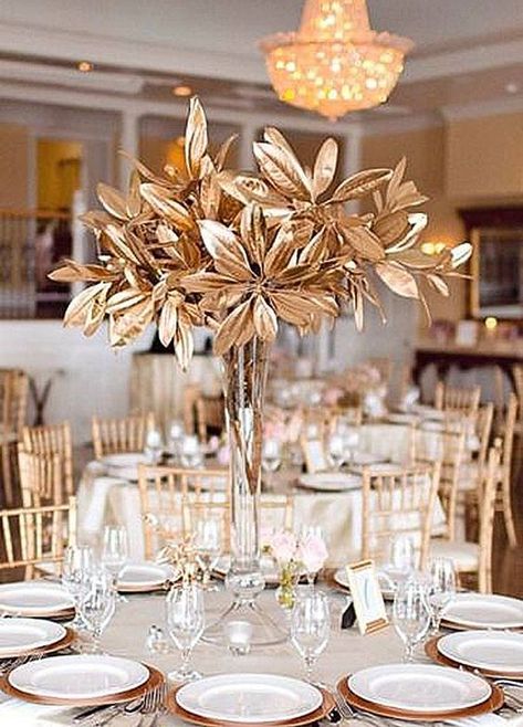 Wedding Centerpieces on a Budget: 10 Creative Ideas - Joy Wedding Reception Centerpieces, Reception Centerpieces, Diy Centerpieces, Deco Floral, Wedding Table Centerpieces, Flower Centerpieces, Floral Centerpieces, Trendy Wedding, Event Styling