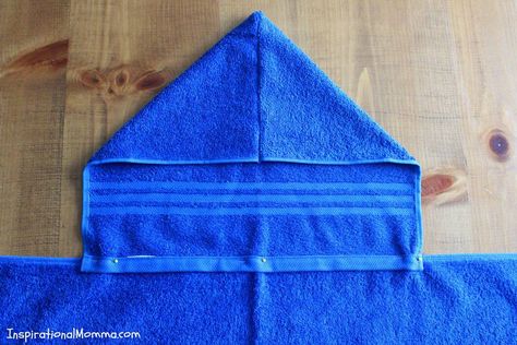 DIY Hooded Bath Towel Hooded Towel Tutorial, Towel Poncho, Sew Baby, Diy Towels, Baby Bath Towel, Sewing Courses, Baby Washcloth, Hooded Bath Towels, Diy Bebe