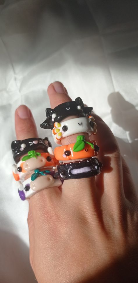 Polymer Clay Rings Aesthetic, Cute Clay Rings Ideas, Whale Shark Keychain, Cat Clay Ring, Handmade Rings Clay, Clay Ideas Halloween, Polymer Clay Ring Ideas, Axolotl Clay, Clay Halloween Crafts