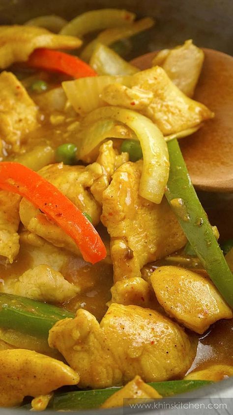 Curry Chicken Recipes Crockpot Easy, Chinese Curry Chicken Recipes, Khins Kitchen Recipes, Lemon Chicken Recipe Chinese, Fakeaway Recipes Chinese, Chinese Curry Chicken, Chinese Five Spice Recipe, Chinese Curry Recipe, Chinese Curry Sauce