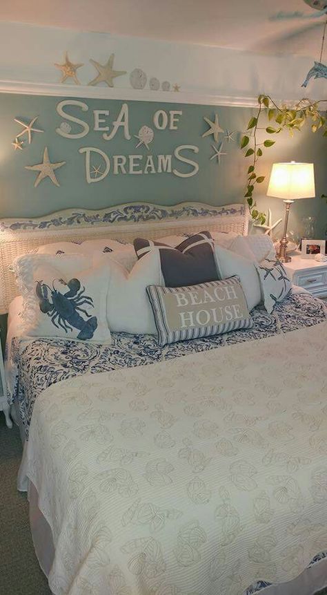 Beach decor Florida Themed Room, Coastal Beach Room Aesthetic, Beach Room Decor Bedroom, Sea Room Ideas, Beachy Bed, Brick Wall Design Ideas, Beach Theme Room, Ocean Inspired Bedroom, Beach Theme Bedroom