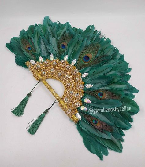 Peacock Feather Fan, Hand Fans Diy, Peacock Fan, Hand Fans For Wedding, Diy Hair Accessories Ribbon, Antique Fans, Vintage Illustration Art, Lace Gown Styles, Feather Fan