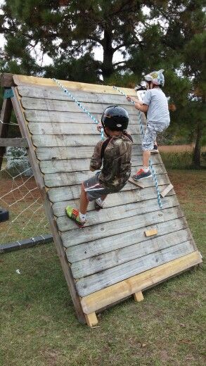 Diy Kids Obstacle Course, Backyard Ideas Diy, Backyard Games Kids, Outdoor Camping Party, Ninja Course, Backyard Obstacle Course, Ninja Warrior Course, Kids Obstacle Course, Kids Climbing