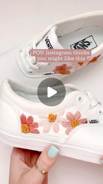 Diy Shoes Painting Ideas, Embroidery Canvas Shoes, Embroidery In Shoes, Vans Embroidery Diy, Embroidered Shoes Diy Patterns, Embroidery On Shoes Diy, Shoe Embroidery Ideas, Diy Shoes Makeover, Diy Canvas Shoes