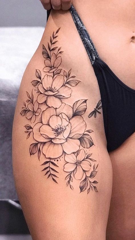 Lea Tattoo, Tattoo Bein Frau, Hip Tattoo Designs, Floral Thigh Tattoos, Flower Thigh Tattoos, Bauch Tattoos, Hip Thigh Tattoos, Hip Tattoos, Hip Tattoos Women