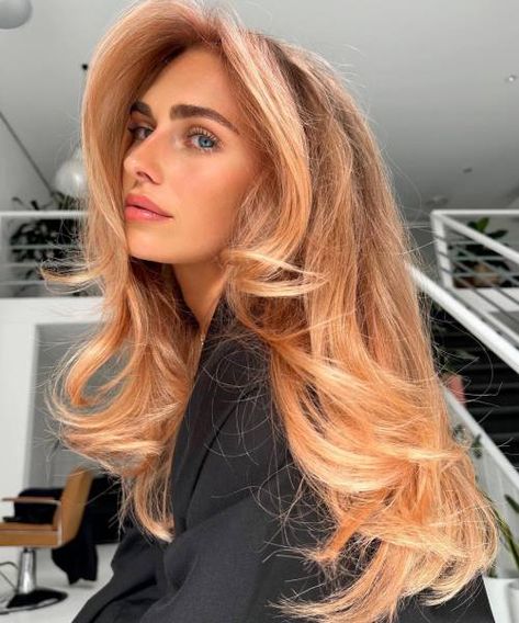 60 Trendiest Strawberry Blonde Hair Ideas for 2024 Strawberry Blonde Blowout, Layered Hair Around Face, Strawberry Blonde Layers, Subtle Strawberry Blonde, Copper And Blonde Hair, Warm Blond, Apricot Hair, Peach Hair Colors, Butterfly Haircut