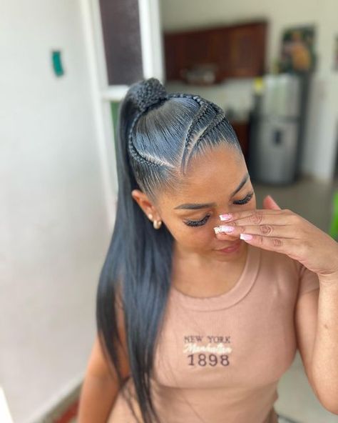 Trenzas Soriany on Instagram Ladies Ponytail Hairstyles, Updo Ponytail With Braid, Feeder Ponytail Braids, Gel Up Ponytail For Black Women, High Ponytail Braid Hairstyles, Ponytail Hairstyles White Women, Gel Up Hairstyles For Black Women, Weavon Hairstyles, Drawstring Ponytail Hairstyles