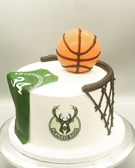 Milwaukee Bucks Birthday Cake, Milwaukee Bucks Birthday Party, Milwaukee Bucks Cake, Basketball Birthday Cake, Racing Birthday, Basketball Cake, Christmas Tree Decorating Themes, Basketball Birthday, Creative Birthday Cakes