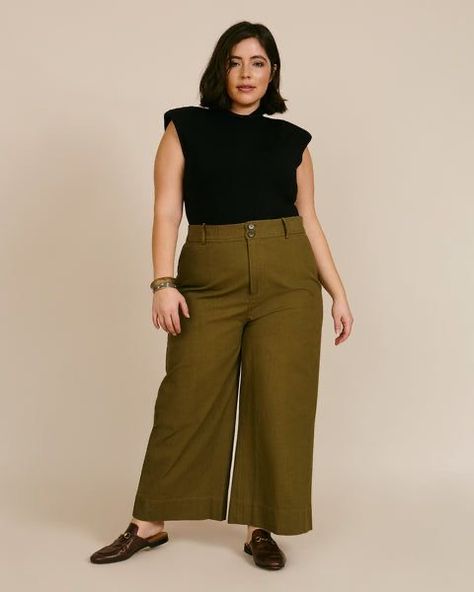 Colorful Business Casual Plus Size, Modern Plus Size, Plus Minimalist Fashion, Unique Plus Size Outfits, Earthy Professional Outfits, Classic Outfits Plus Size, Big Women Fashion Plus Size Outfits, Plus Size Lesbian Fashion, Plus Size Classic Style