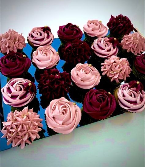 Maroon And Gold Bridal Shower Ideas, Maroon Cupcakes Wedding, Burgundy And Rose Gold Birthday Party, Burgundy And Black Bridal Shower Ideas, Burgundy And Pink Cupcakes, Burgandy Wedding Dessert Table, Maroon And Pink Birthday Theme, Maroon Cupcakes Ideas, Rose Gold Pink And Burgundy Party