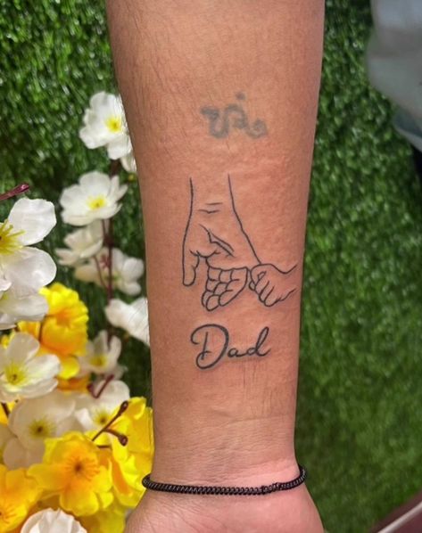 Father’s Day Tattoo, Tattoo Ideas For Fathers, Mum And Dad Tattoos, Dad Daughter Tattoo, Daughter Tattoo Ideas, Papa Tattoo, Dad Memorial Tattoo, Daughter And Father Tattoo, Wrist Tattoos Words