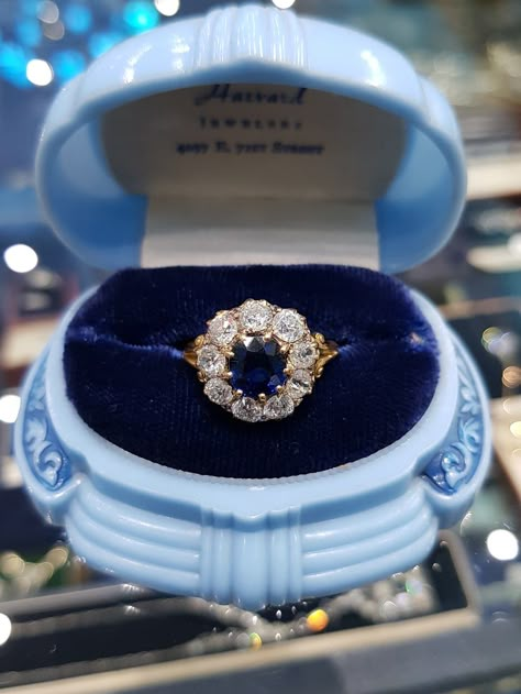 Vintage Saphire Ring, Vintage Blue Engagement Rings, Blue Gold Engagement Ring, Antique Sapphire Ring, Antique Rings Gold, Blue Sapphire Rings Engagement, Vintage Diamond Engagement Rings, Sapphire Antique Ring, Royal Rings