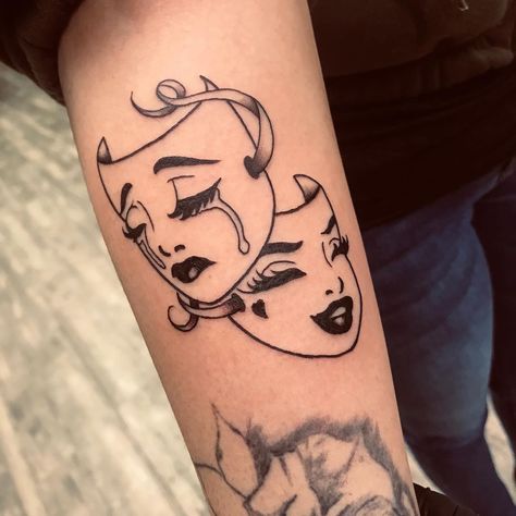 Drama Face Tattoo, Face Tattoo Ideas, Realistisches Tattoo, Hand Tattoos For Girls, Cute Hand Tattoos, Pretty Hand Tattoos, Meaningful Tattoo, Inspiration Tattoos, Mask Tattoo