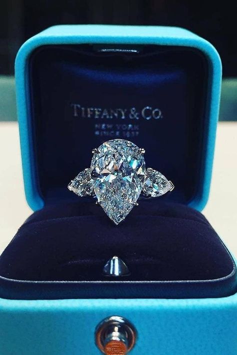 24 Tiffany Engagement Rings That Will Totally Inspire You | Oh So Perfect Proposal Engagement Ring Ideas, Tiffany Engagement, Tiffany Engagement Ring, Ring Inspiration, Engagement Ring Inspiration, Modern Engagement Rings, Gorgeous Engagement Ring, Dream Engagement Rings, Classic Engagement Rings