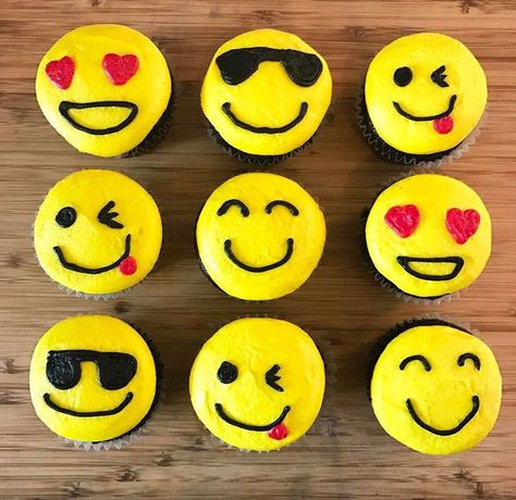 Emoji Cakes, Emoji Birthday Cake, Custom Emoji, Emoji Cupcakes, School Cupcakes, Emoji Cake, Emoji Birthday Party, Birthday Baking, Edible Creations